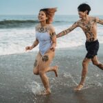 Tattoos und das Schwimmen: Was sollte man beachten?