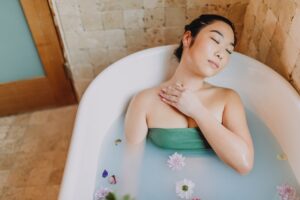 Tattoo-Pflege: Wie lange nach dem Stechen nicht baden?